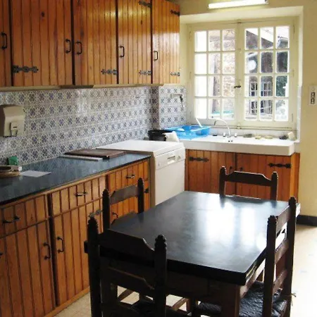 Maison Calme Avec Grand Terrain, Proche Commodites Et Sites Medievaux - Fr-1-582-133 *