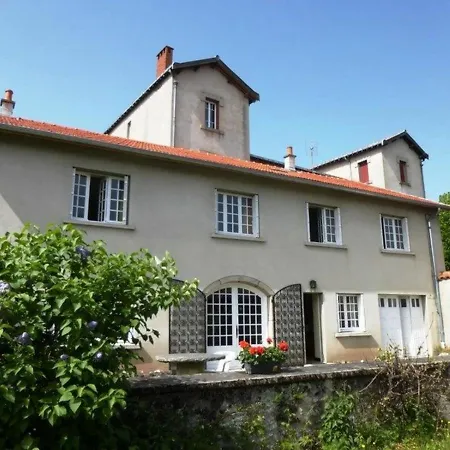 Maison Calme Avec Grand Terrain, Proche Commodites Et Sites Medievaux - Fr-1-582-133 * Allegre