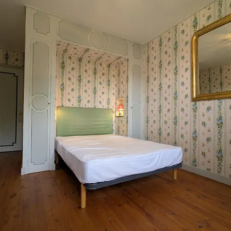 Maison Calme Avec Grand Terrain, Proche Commodites Et Sites Medievaux - Fr-1-582-133 * Allegre