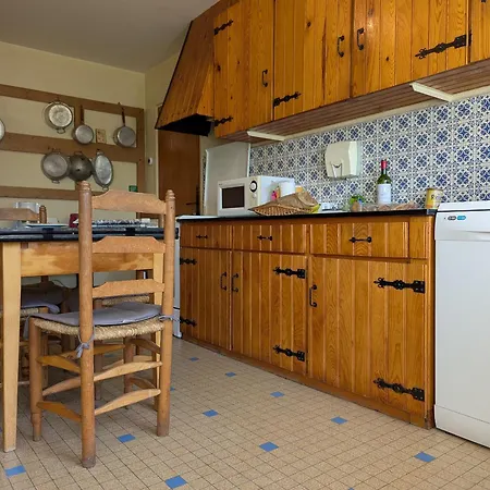 Holiday home Maison Calme Avec Grand Terrain, Proche Commodites Et Sites Medievaux - Fr-1-582-133