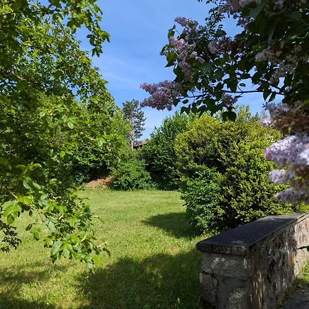 Holiday home Maison Calme Avec Grand Terrain, Proche Commodites Et Sites Medievaux - Fr-1-582-133