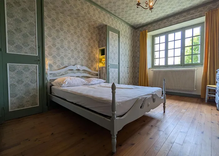 Maison Calme Avec Grand Terrain, Proche Commodites Et Sites Medievaux - Fr-1-582-133 *