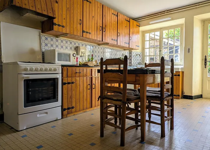 Maison Calme Avec Grand Terrain, Proche Commodites Et Sites Medievaux - Fr-1-582-133 Ferienhaus