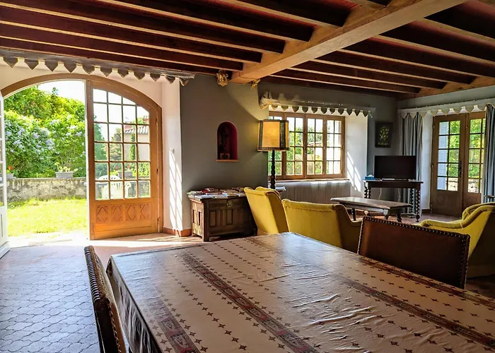 Maison Calme Avec Grand Terrain, Proche Commodites Et Sites Medievaux - Fr-1-582-133 Ferienhaus