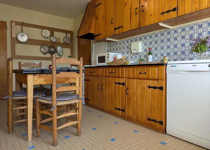 Ferienhaus Maison Calme Avec Grand Terrain, Proche Commodites Et Sites Medievaux - Fr-1-582-133